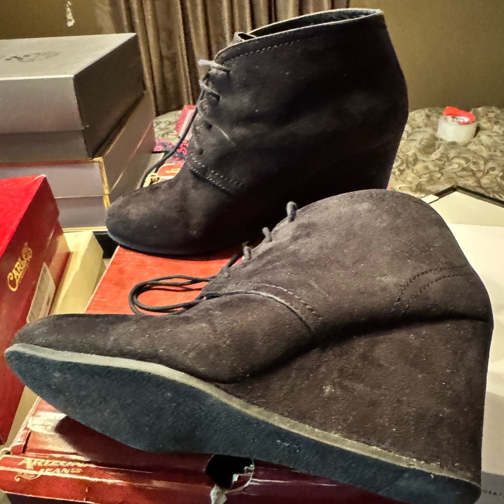 Arizona Jean Company Black Wedge Boots